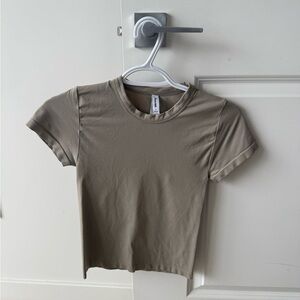 Aritzia Taupe Short Sleeve Tee
